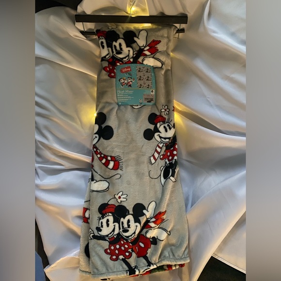 Disneys Christmas Mickey & Minnie 🥰🎄 - Picture 5 of 8